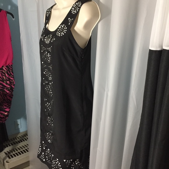 Romeo &Juliet Couture Dress - Picture 6 of 7